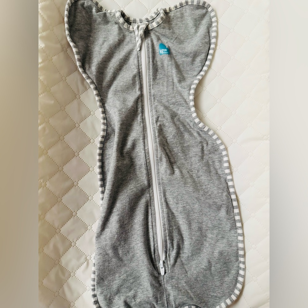 Love to Dream Gray Swaddle with Zipper
